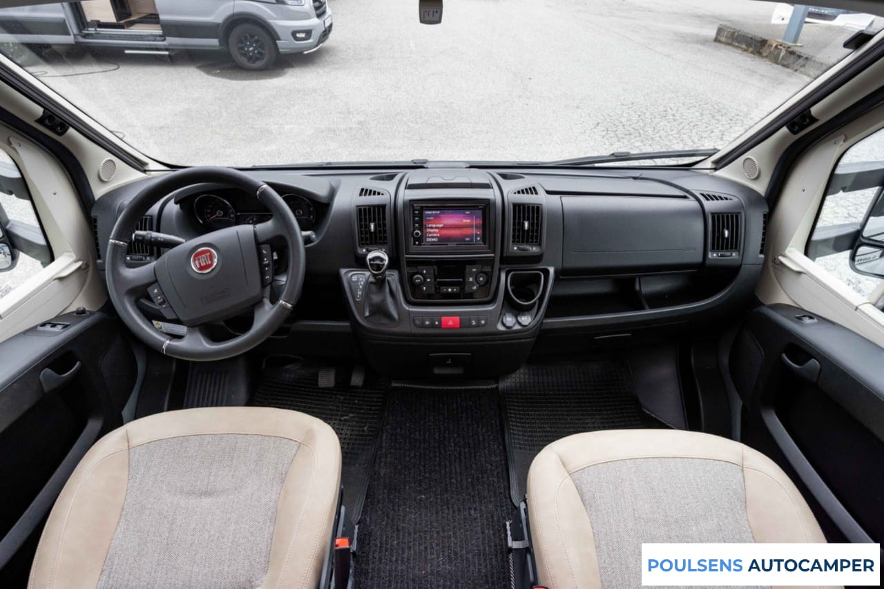 Cabine avant du Adria CORAL 670 SL 2020 avec tableau de bord Fiat