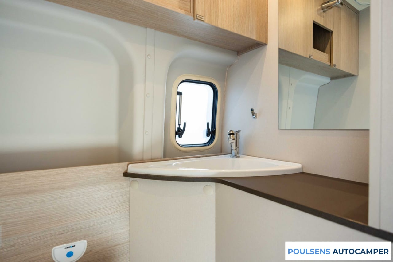 Salle de bain du Bürstner Lineo C 590 2023