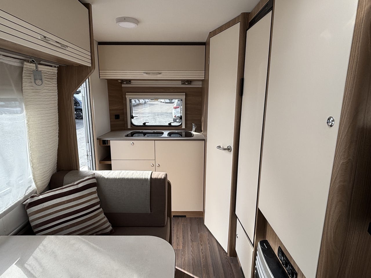 Salon intérieur de la Bürstner Premio Life 425