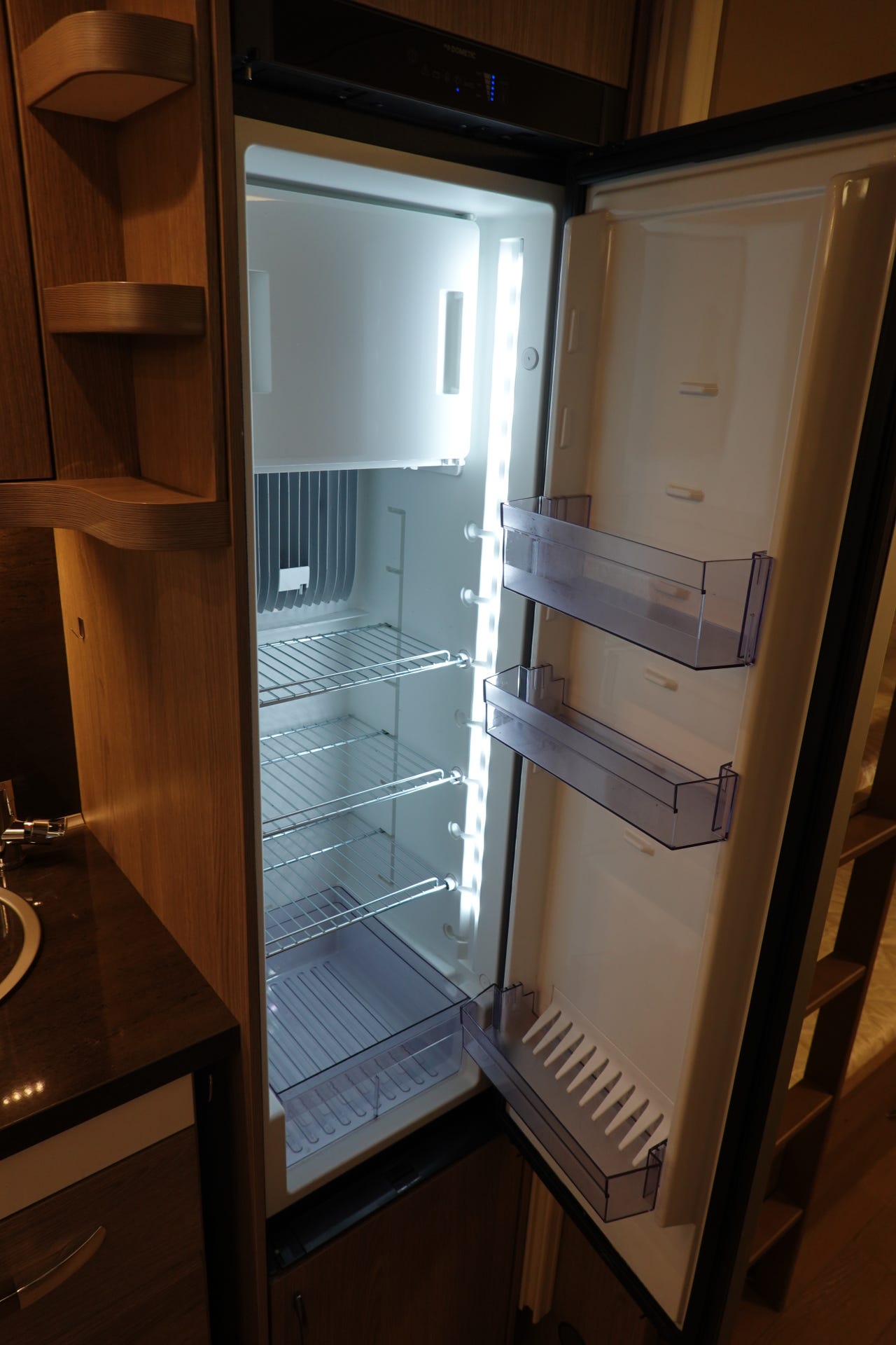 Cuisine de la Hobby 720 UKFe Prestige avec four et congélateur