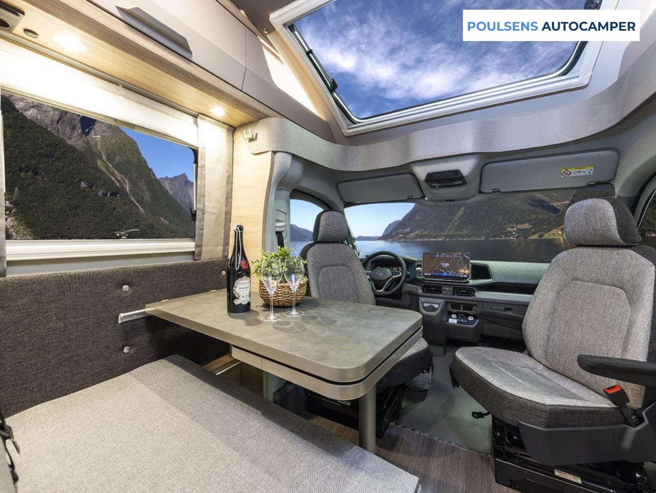 Salon intérieur du camping-car semi-intégré Knaus VAN TI PLUS 650 MEG Platinum Selection 2026 avec banquettes et éclairage LED