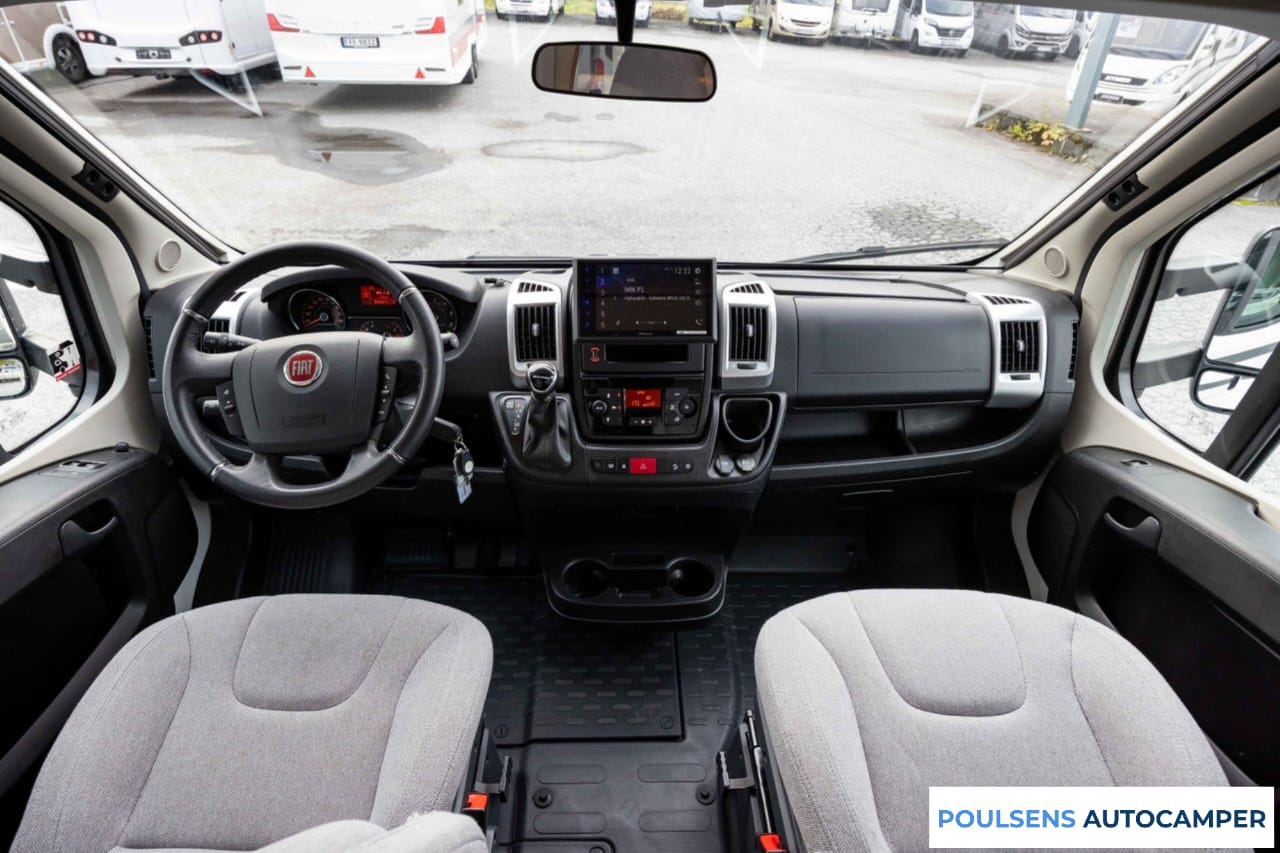 Cabine avant du Laika Ecovip 3019 2021 avec tableau de bord Fiat