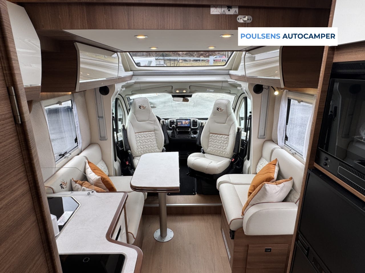 Salon intérieur du Rapido 696F